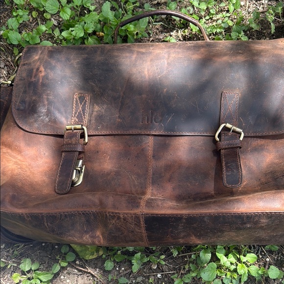 Classic Brown Leather Messenger Bag with Distressed Finish